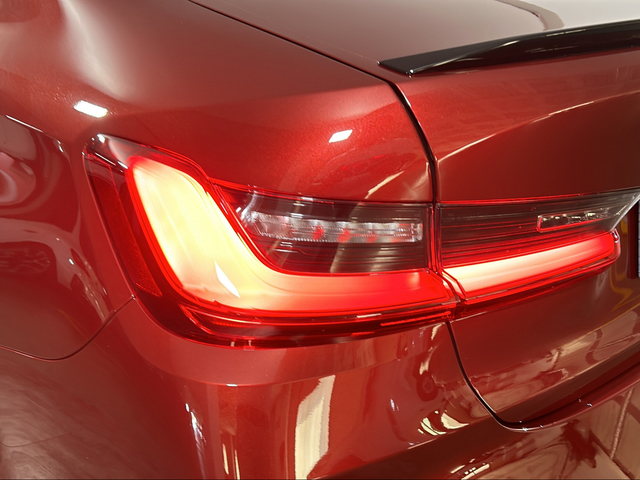 BMW M M3 Berlina Competition color Rojo. Año 2024. 375KW(510CV). Gasolina. En concesionario San Pablo Motor | Su Eminencia de Sevilla