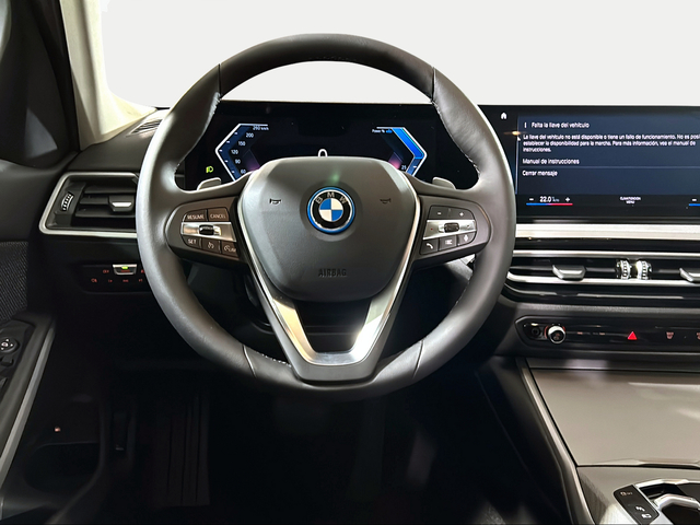 BMW Serie 3 320e color Gris. Año 2024. 150KW(204CV). Híbrido Electro/Gasolina. En concesionario San Pablo Motor | Su Eminencia de Sevilla
