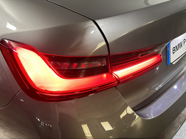 BMW Serie 3 320e color Gris. Año 2024. 150KW(204CV). Híbrido Electro/Gasolina. En concesionario San Pablo Motor | Su Eminencia de Sevilla