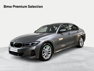 Fotos de BMW Serie 3 320e color Gris. Año 2024. 150KW(204CV). Híbrido Electro/Gasolina. En concesionario San Pablo Motor | Su Eminencia de Sevilla