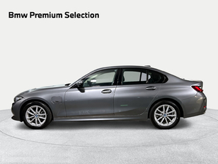 Fotos de BMW Serie 3 320e color Gris. Año 2024. 150KW(204CV). Híbrido Electro/Gasolina. En concesionario San Pablo Motor | Su Eminencia de Sevilla