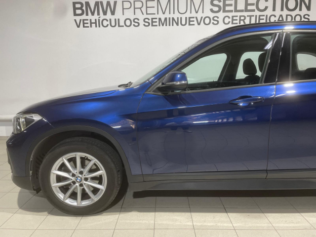 BMW X1 xDrive18d color Azul. Año 2021. 110KW(150CV). Diésel. En concesionario Hispamovil, Orihuela de Alicante