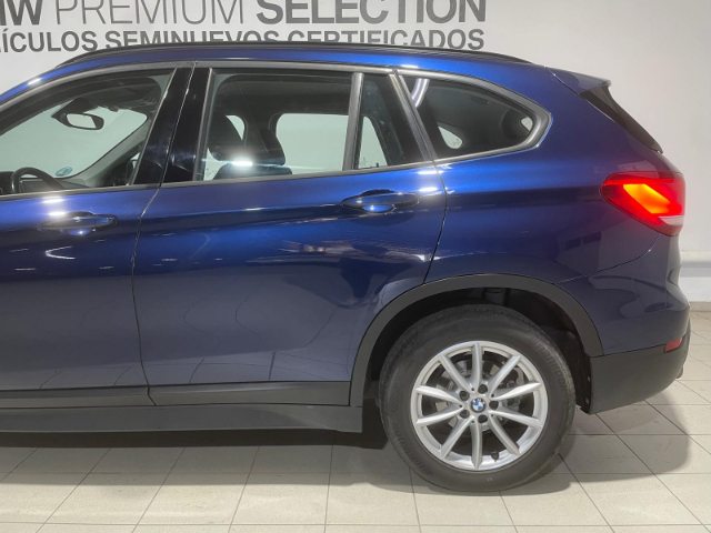 BMW X1 xDrive18d color Azul. Año 2021. 110KW(150CV). Diésel. En concesionario Hispamovil, Orihuela de Alicante
