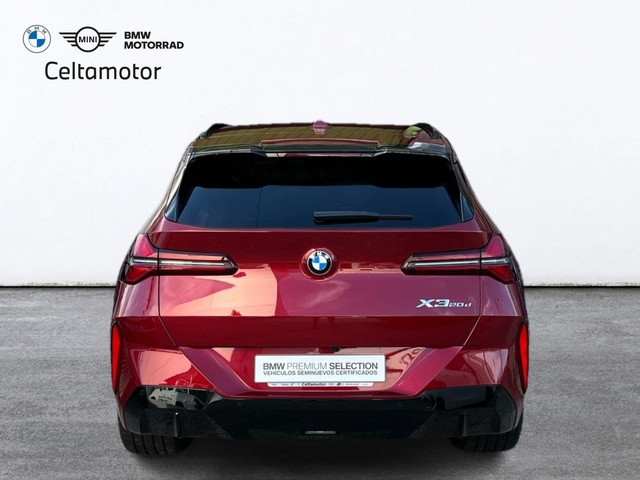 BMW X3 xDrive20d color Rojo. Año 2025. 145KW(197CV). Diésel. En concesionario Celtamotor Vigo de Pontevedra
