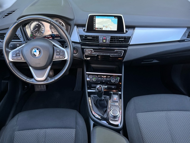 BMW Serie 2 218d Gran Tourer color Negro. Año 2020. 110KW(150CV). Diésel. En concesionario Celtamotor Vigo de Pontevedra