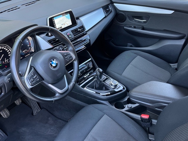 BMW Serie 2 218d Gran Tourer color Negro. Año 2020. 110KW(150CV). Diésel. En concesionario Celtamotor Vigo de Pontevedra
