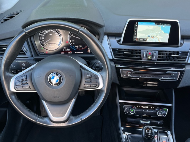BMW Serie 2 218d Gran Tourer color Negro. Año 2020. 110KW(150CV). Diésel. En concesionario Celtamotor Vigo de Pontevedra