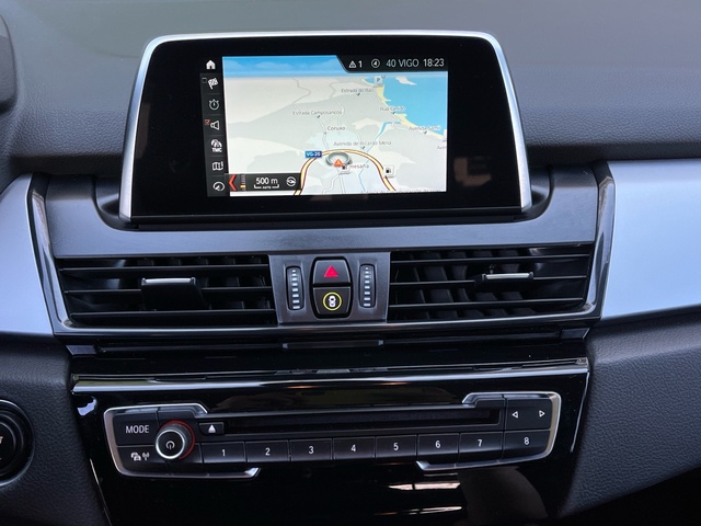 BMW Serie 2 218d Gran Tourer color Negro. Año 2020. 110KW(150CV). Diésel. En concesionario Celtamotor Vigo de Pontevedra