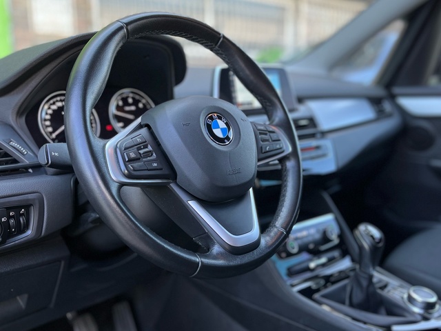 BMW Serie 2 218d Gran Tourer color Negro. Año 2020. 110KW(150CV). Diésel. En concesionario Celtamotor Vigo de Pontevedra