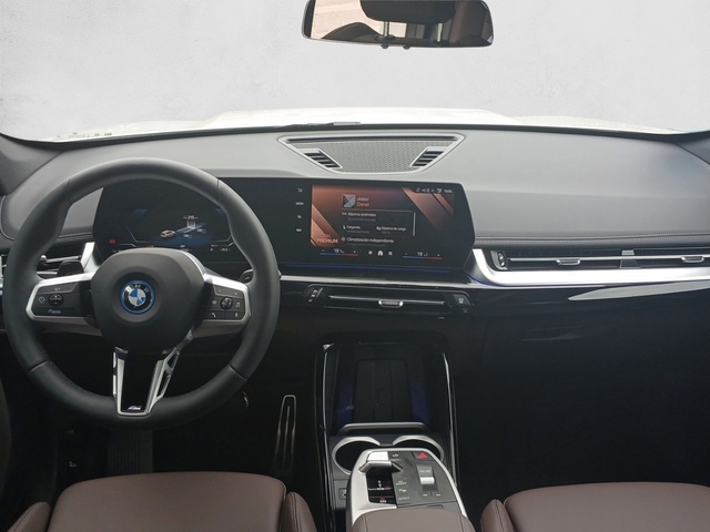 BMW iX1 eDrive20 color Blanco. Año 2025. 150KW(204CV). Eléctrico. En concesionario Enekuri Motor de Vizcaya
