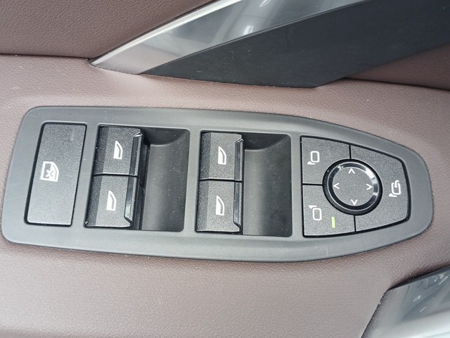 BMW iX1 eDrive20 color Blanco. Año 2025. 150KW(204CV). Eléctrico. En concesionario Enekuri Motor de Vizcaya