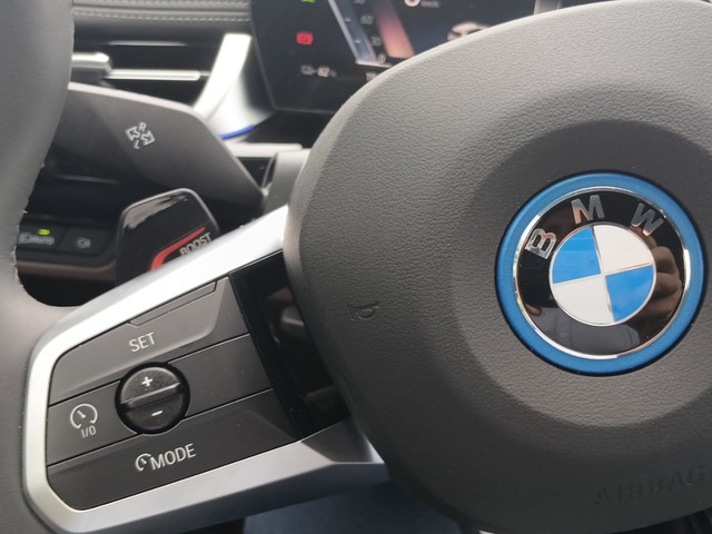BMW iX1 eDrive20 color Blanco. Año 2025. 150KW(204CV). Eléctrico. En concesionario Enekuri Motor de Vizcaya