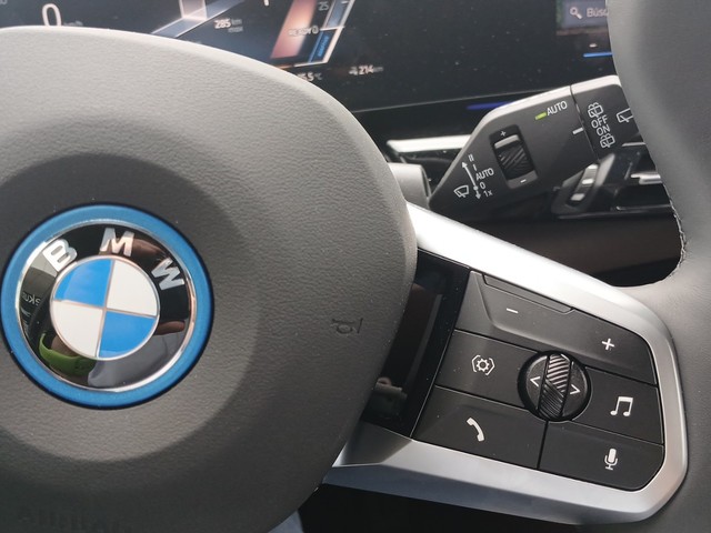 BMW iX1 eDrive20 color Blanco. Año 2025. 150KW(204CV). Eléctrico. En concesionario Enekuri Motor de Vizcaya