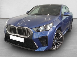 Fotos de BMW iX2 eDrive20 color Azul. Año 2025. 150KW(204CV). Eléctrico. En concesionario Enekuri Motor de Vizcaya