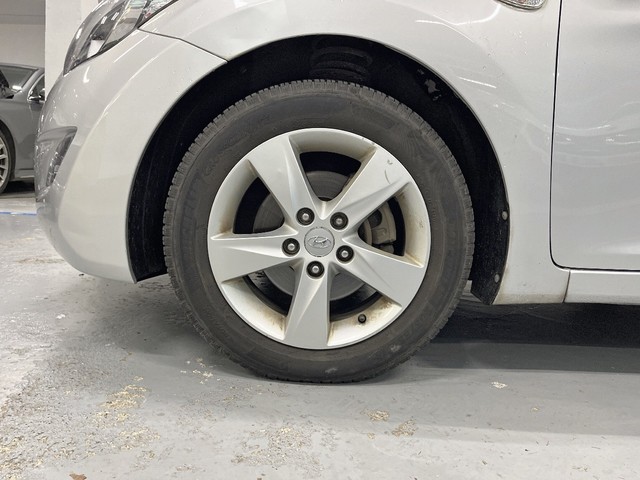 Hyundai Elantra 1.6 MPI Comfort 97 kW (132 CV)