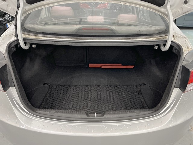 Hyundai Elantra 1.6 MPI Comfort 97 kW (132 CV)
