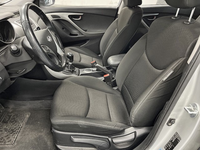 Hyundai Elantra 1.6 MPI Comfort 97 kW (132 CV)