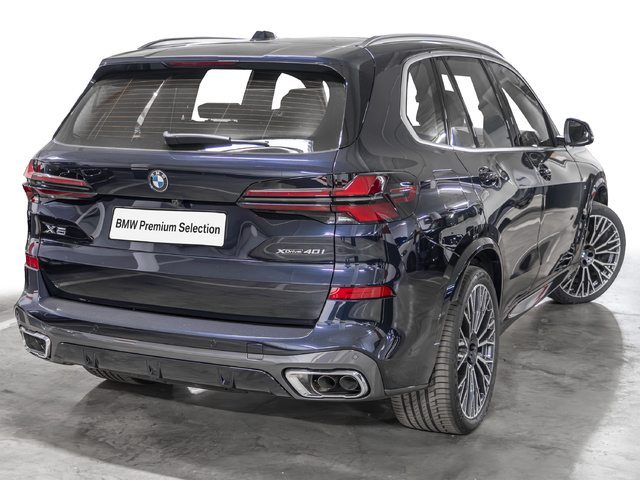 BMW X5 xDrive40i color Negro. Año 2025. 280KW(381CV). Gasolina. En concesionario Caetano Cuzco, Salvatierra de Madrid