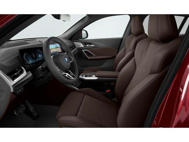 BMW iX2 eDrive20 color Rojo. Año 2024. 150KW(204CV). Eléctrico. En concesionario Motri Motor Jaén de Jaén