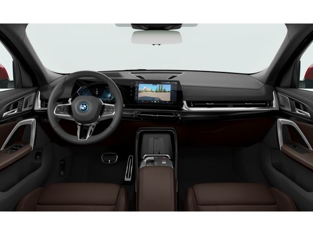 BMW iX2 eDrive20 color Rojo. Año 2024. 150KW(204CV). Eléctrico. En concesionario Motri Motor Jaén de Jaén