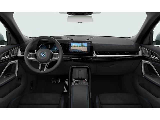 BMW iX2 eDrive20 color Gris. Año 2024. 150KW(204CV). Eléctrico. En concesionario Motri Motor Jaén de Jaén