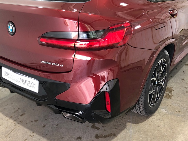 BMW X4 xDrive20d color Rojo. Año 2024. 140KW(190CV). Diésel. En concesionario Movilnorte Las Rozas de Madrid