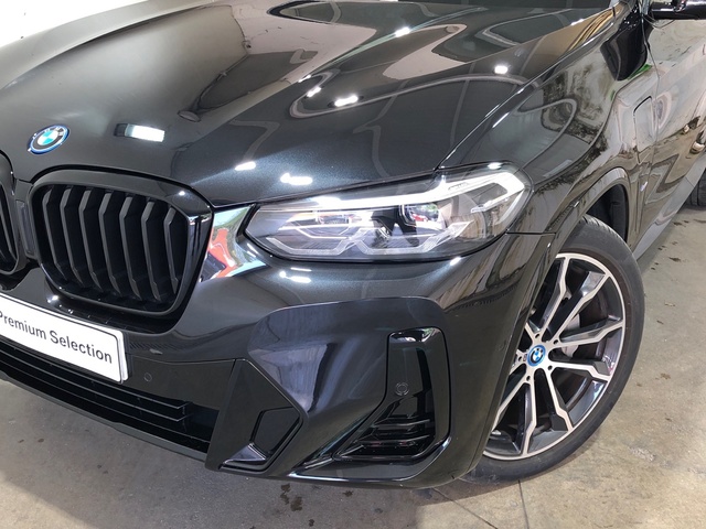 BMW X3 xDrive30e color Negro. Año 2024. 215KW(292CV). Híbrido Electro/Gasolina. En concesionario Movilnorte El Carralero de Madrid