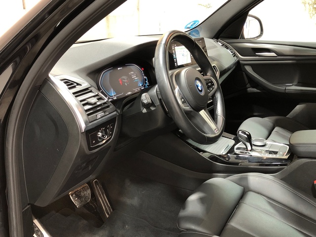 BMW X3 xDrive30e color Negro. Año 2024. 215KW(292CV). Híbrido Electro/Gasolina. En concesionario Movilnorte El Carralero de Madrid