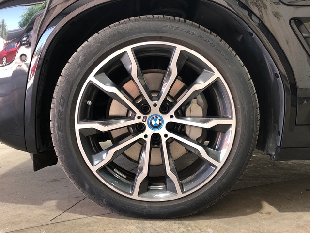 BMW X3 xDrive30e color Negro. Año 2024. 215KW(292CV). Híbrido Electro/Gasolina. En concesionario Movilnorte El Carralero de Madrid