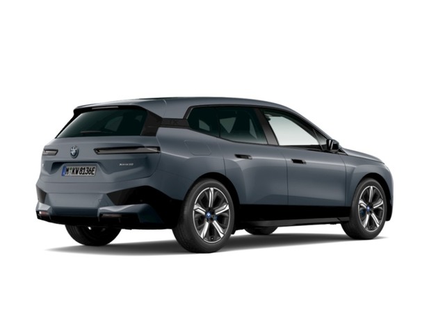 BMW iX xDrive50 color Gris. Año 2024. 385KW(523CV). Eléctrico. En concesionario Movilnorte El Plantio de Madrid