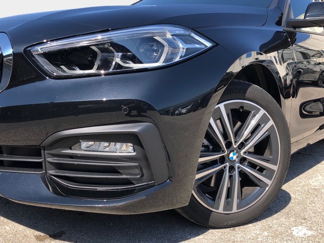 BMW Serie 1 118d color Negro. Año 2022. 110KW(150CV). Diésel. En concesionario Vehinter Getafe de Madrid
