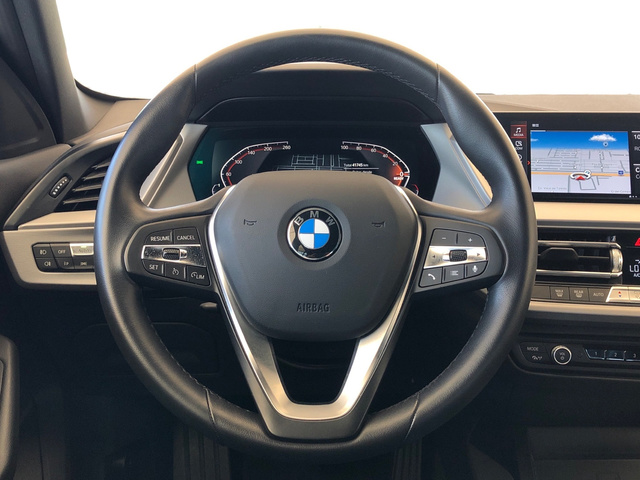 BMW Serie 1 118d color Negro. Año 2022. 110KW(150CV). Diésel. En concesionario Vehinter Getafe de Madrid
