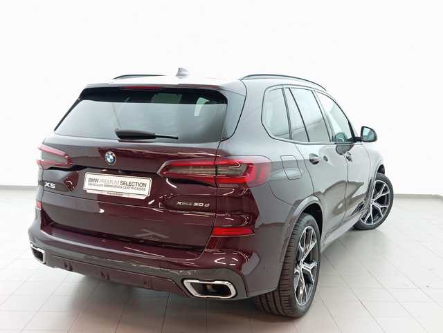 BMW X5 xDrive30d color Violeta. Año 2020. 195KW(265CV). Diésel. En concesionario Augusta Aragon S.A. de Zaragoza