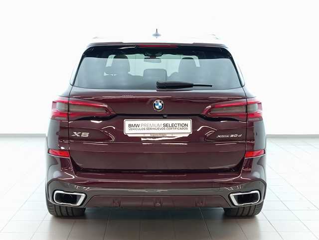 BMW X5 xDrive30d color Violeta. Año 2020. 195KW(265CV). Diésel. En concesionario Augusta Aragon S.A. de Zaragoza