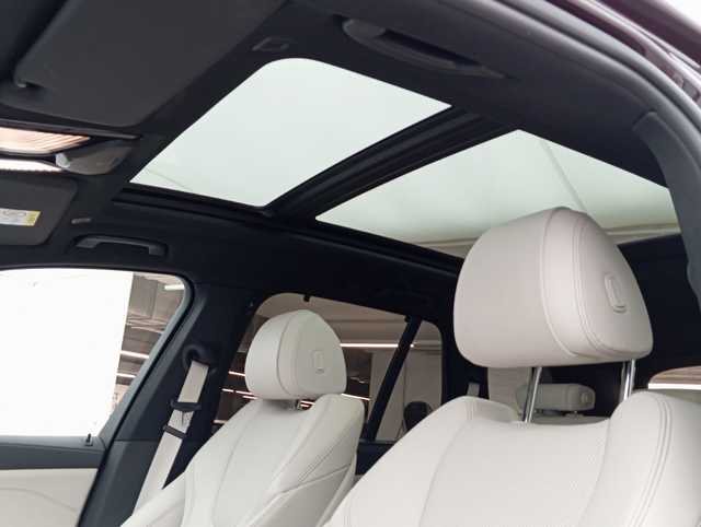BMW X5 xDrive30d color Violeta. Año 2020. 195KW(265CV). Diésel. En concesionario Augusta Aragon S.A. de Zaragoza