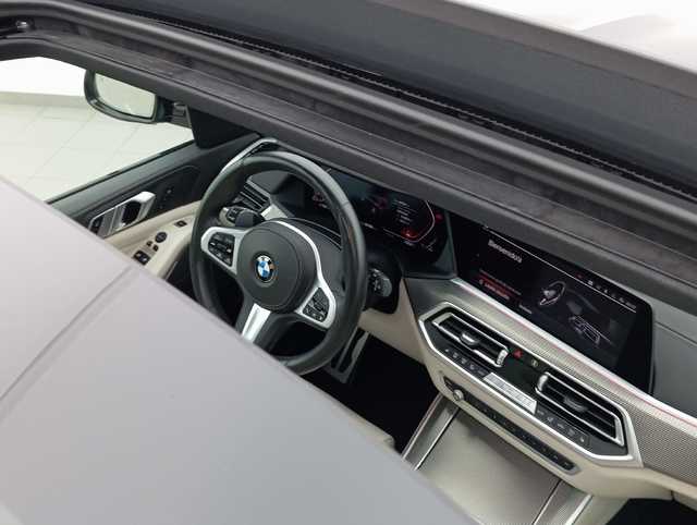 BMW X5 xDrive30d color Violeta. Año 2020. 195KW(265CV). Diésel. En concesionario Augusta Aragon S.A. de Zaragoza