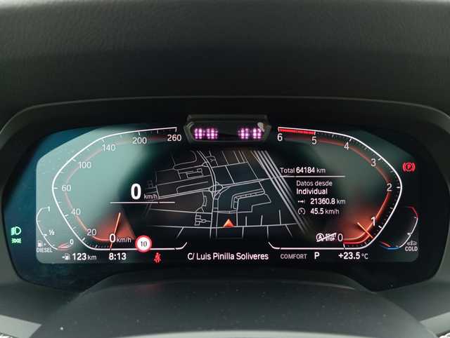 BMW X5 xDrive30d color Violeta. Año 2020. 195KW(265CV). Diésel. En concesionario Augusta Aragon S.A. de Zaragoza