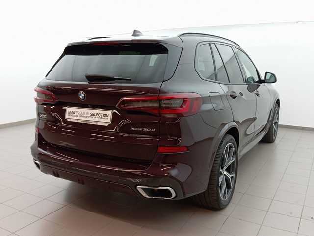 BMW X5 xDrive30d color Violeta. Año 2020. 195KW(265CV). Diésel. En concesionario Augusta Aragon S.A. de Zaragoza