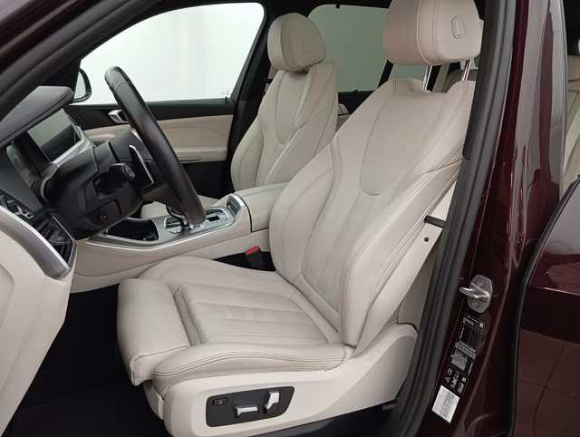 BMW X5 xDrive30d color Violeta. Año 2020. 195KW(265CV). Diésel. En concesionario Augusta Aragon S.A. de Zaragoza