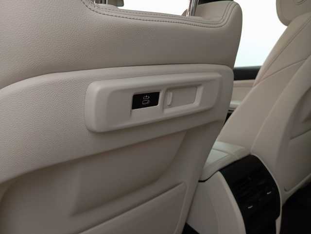 BMW X5 xDrive30d color Violeta. Año 2020. 195KW(265CV). Diésel. En concesionario Augusta Aragon S.A. de Zaragoza