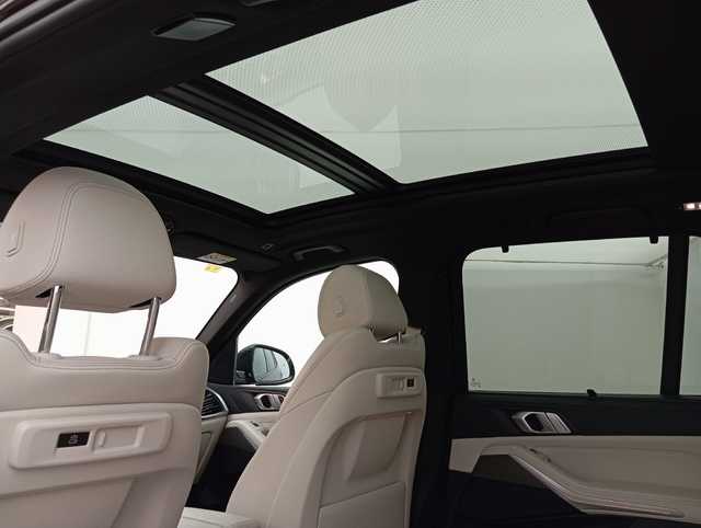 BMW X5 xDrive30d color Violeta. Año 2020. 195KW(265CV). Diésel. En concesionario Augusta Aragon S.A. de Zaragoza