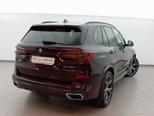BMW X5 xDrive30d color Violeta. Año 2020. 195KW(265CV). Diésel. En concesionario Augusta Aragon S.A. de Zaragoza