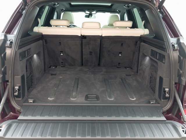 BMW X5 xDrive30d color Violeta. Año 2020. 195KW(265CV). Diésel. En concesionario Augusta Aragon S.A. de Zaragoza