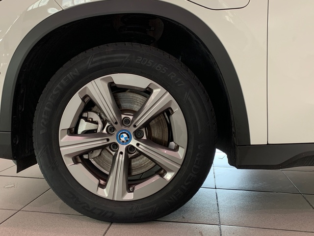 BMW X1 xDrive25e color Blanco. Año 2024. 180KW(245CV). Híbrido Electro/Gasolina. En concesionario Celtamotor Lalín de Pontevedra