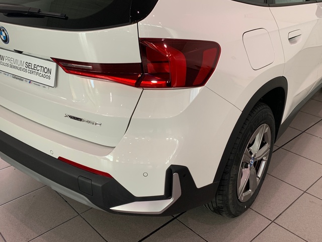 BMW X1 xDrive25e color Blanco. Año 2024. 180KW(245CV). Híbrido Electro/Gasolina. En concesionario Celtamotor Lalín de Pontevedra