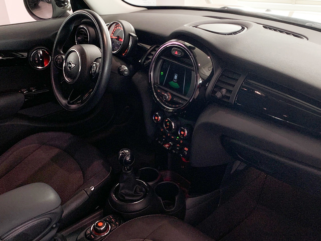 fotoG 7 del MINI MINI 5 Puertas Cooper 100 kW (136 CV) 136cv Gasolina del 2019 en Pontevedra