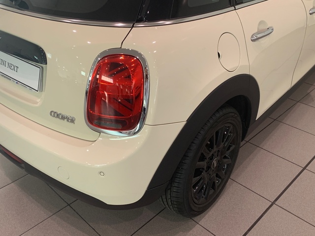 fotoG 22 del MINI MINI 5 Puertas Cooper 100 kW (136 CV) 136cv Gasolina del 2019 en Pontevedra