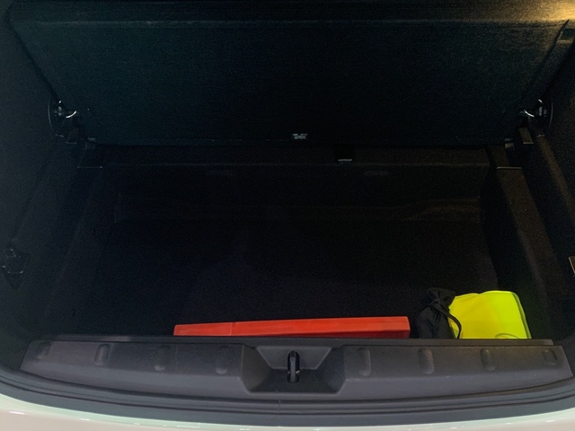 fotoG 24 del MINI MINI 5 Puertas Cooper 100 kW (136 CV) 136cv Gasolina del 2019 en Pontevedra