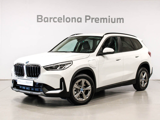 BMW X1 xDrive25e color Blanco. Año 2025. 180KW(245CV). Híbrido Electro/Gasolina. En concesionario Barcelona Premium -- GRAN VIA de Barcelona