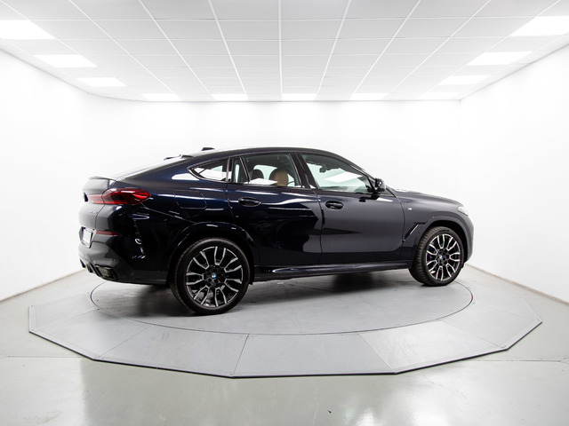 BMW X6 xDrive30d color Negro. Año 2023. 210KW(286CV). Diésel. En concesionario Móvil Begar Alicante de Alicante